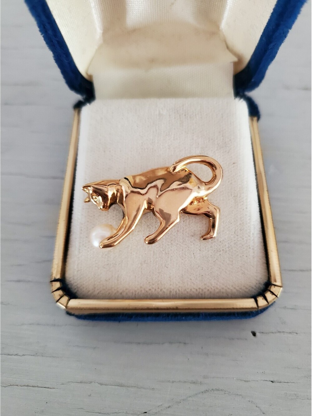 Vintage Gold-tone Cat Faux Pearl Brooch - Picture 2 of 3